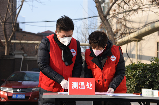 2020年2月，，在公司认领的无物业治理执勤点位上，，党员在执勤点位上事情.jpg