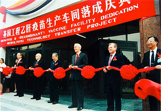 1989年，，中国生物制品总公司建设。。同年，，北京生物制品研究所率先从美国默克公司引进重组酵母乙肝疫苗工业化生产手艺.jpg