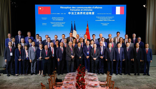 2023年6月21日，，，，国务院总理李强在巴黎出席中法工商界晚餐会并致辞。。。。法国经济、财务及工业、数字主权部长勒梅尔和100 多名两国工商界代表出席。。。。国药集团党委书记、董事长刘敬桢加入中法工商界晚餐会及中法经济相助交流会等运动。。。。2.jpg