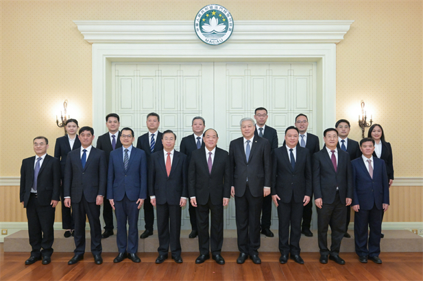 2024年2月26日，，澳门特区行政主座贺一诚会见国药集团党委书记、董事长刘敬桢一行，，双方就推动大康健工业生长、横琴粤澳深度相助区建设等议题交流意见-2.jpg