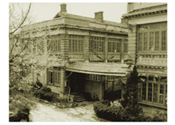 1949年新中国建设前后，，中央防疫实验处先后更名为中央防疫处、天坛防疫处