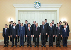 2024年2月26日，，，，，澳门特区行政主座贺一诚会见国药集团党委书记、董事长刘敬桢一行，，，，，双方就推动大康健工业生长、横琴粤澳深度相助区建设等议题交流意见