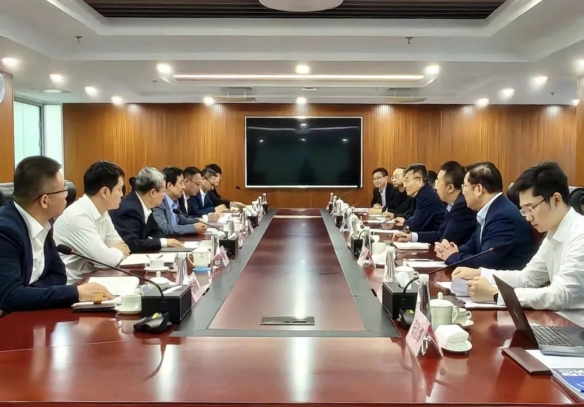 白忠泉董事长与新华包管党委书记、董事长杨玉成谈判