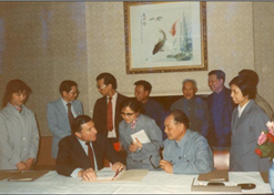 1982年，，，，，，国药外贸与百时美施贵宝公司合资建设中美上海施贵宝制药有限公司，，，，，，中美上海施贵宝是中国第一家中美合资制药公司。。。