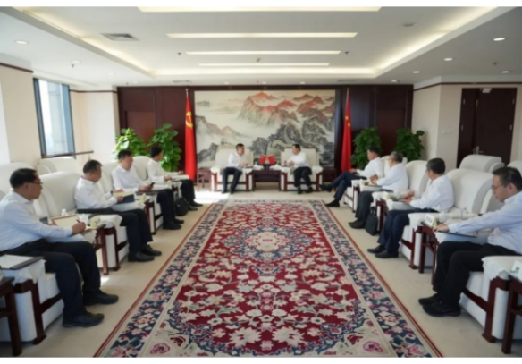 白忠泉董事长与河北省副省长赵新海；Ｌ概